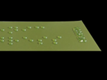 Placa de hierro y polímero con texto en braille