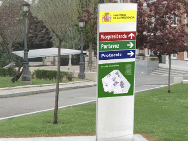 Señalización Accesible de ubicación de los diferetnes lugares dentro del complejo de la moncloa