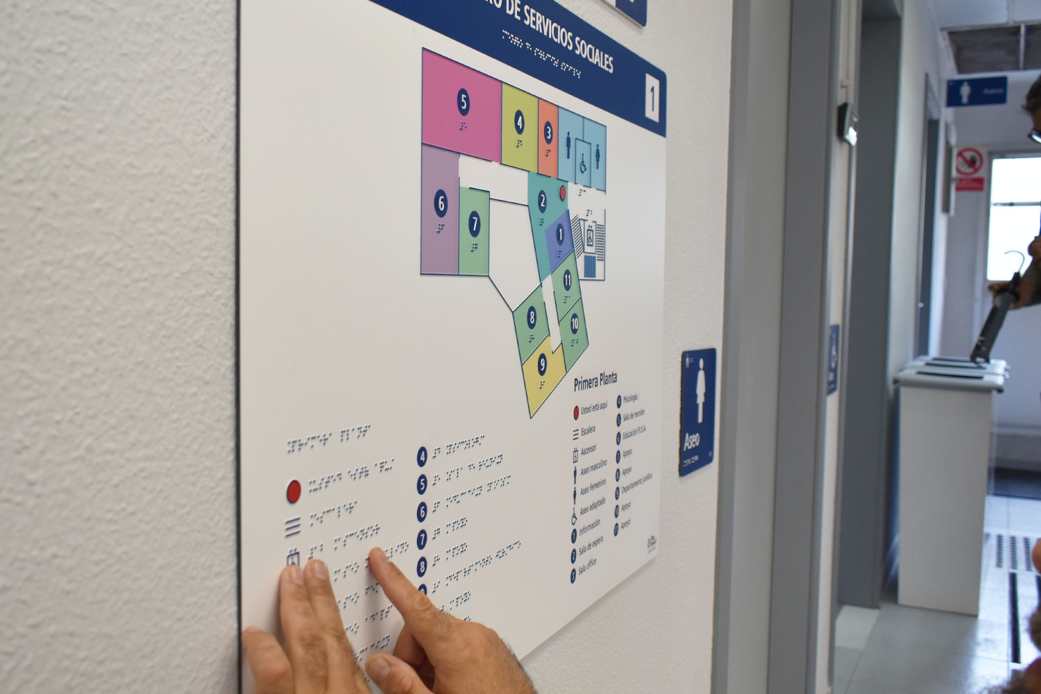 Señalización Accesible y con Braille: Requisitos Técnicos para el Diseño Universal